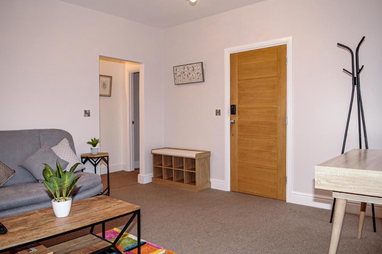 Luxury 5 Star London Apartment - Parking, Garden, Nr Greater London Metro Stations Екстериор снимка