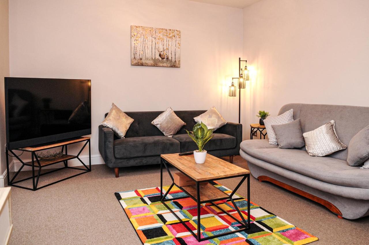 Luxury 5 Star London Apartment - Parking, Garden, Nr Greater London Metro Stations Екстериор снимка