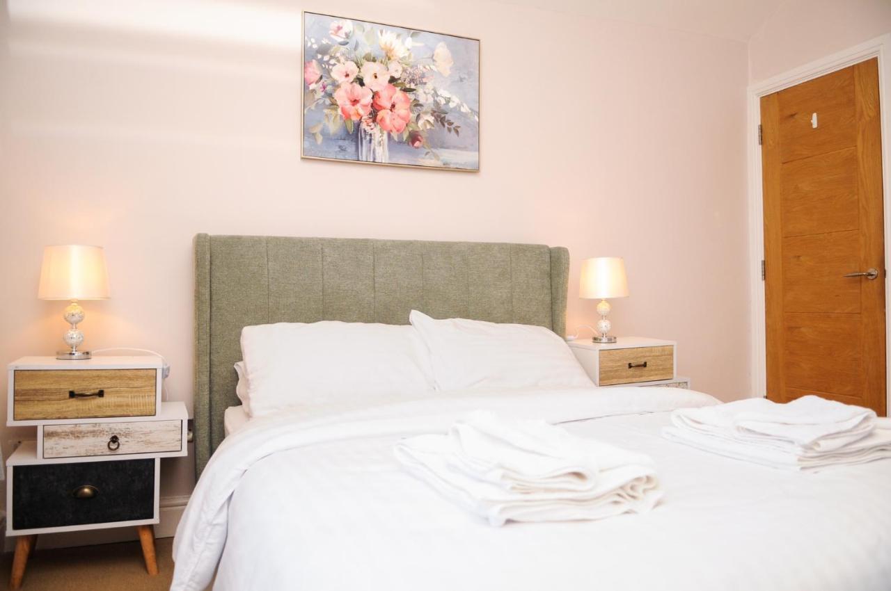 Luxury 5 Star London Apartment - Parking, Garden, Nr Greater London Metro Stations Екстериор снимка