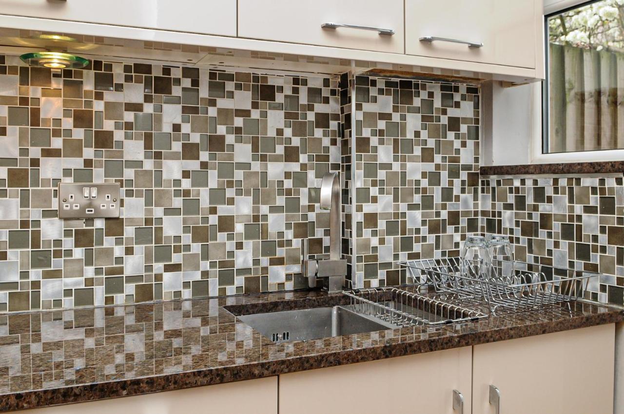 Luxury 5 Star London Apartment - Parking, Garden, Nr Greater London Metro Stations Екстериор снимка