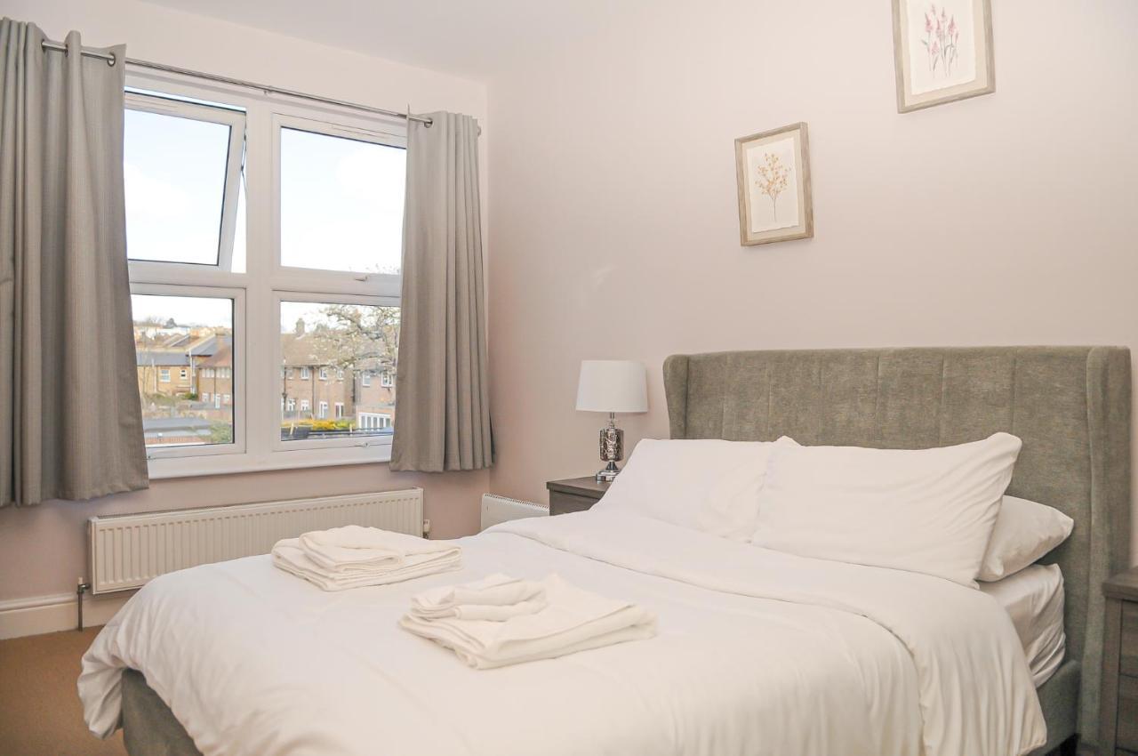Luxury 5 Star London Apartment - Parking, Garden, Nr Greater London Metro Stations Екстериор снимка